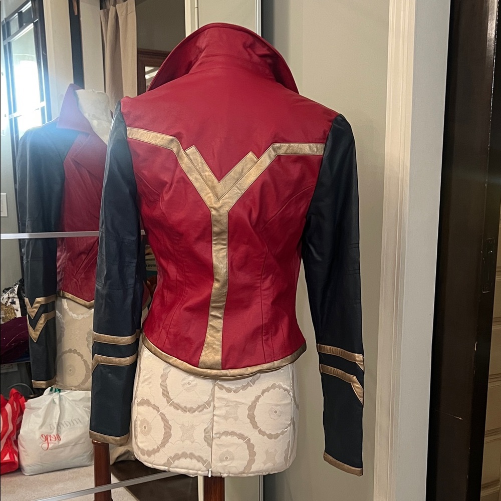 ***WORN 1X***‎ WONDER WOMAN JACKET - Picture 4 of 5